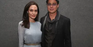 Angelina Jolie sebagai penggugat cerai Brad Pitt untuk pertama  kali sekaligus meminta hak asuh penuh anaknya. Namun kini disiarkan bahwa Jolie sedang merindu dan berpikir dua kali  soal perceraiannya. (AFP/Bintang.com)