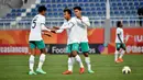 Pemain Timnas Indonesia U-20 Ferarri dan Kakang Rudianto merayakan kemenangan atas Suriah 023 di Lokomotiv Stadium, Tashkent, Uzbekistan, Sabtu (4/3/2023). Pertandingan berjalan seru. Kedua tim saling berbalas serangan.  (FOTO: Dok. PSSI)