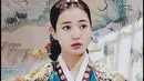 Dalam 'Royal Tailor', Park Shin Hye berperan menjadi gadis bangsawan yang kaya raya. (soompi.com)