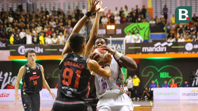 Bali United Basketball Vs Evos Thunder Bogor