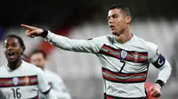 Cristiano Ronaldo. Striker Timnas Portugal ini telah mencetak 104 gol dari 175 caps untuk negaranya sebelum turnamen Euro 2020 berlangsung. Dirinya pun berpeluang memcahkan rekor striker Iran, Ali Daei sebagai pemegang rekor gol terbanyak Timnas dengan 109 gol. (Foto: AFP/John Thys)
