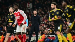 Gesture Manajer interim Manchester United, Michael Carrick, pada laga melawan Arsenal di Stadion Emirates, London, Minggu (25/1/2026). Ben Stansall/AFP)