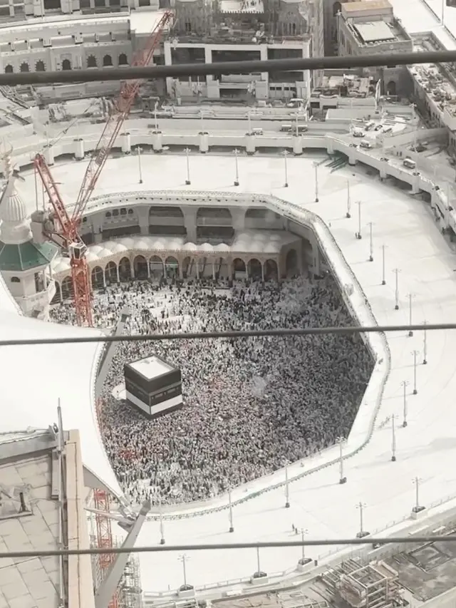 Penampakan Kakbah Begitu Terlihat Jelas