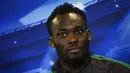 6. Michael Essien - Gelandang yang pernah bermain untuk Persib tersebut memiliki yayasan amalnya sendiri bernama Michael Essien Foundation. Essien tergerak membantu anak-anak yang kuran mampu di negaranya, Ghana. (AFP/Pierre Marcou)