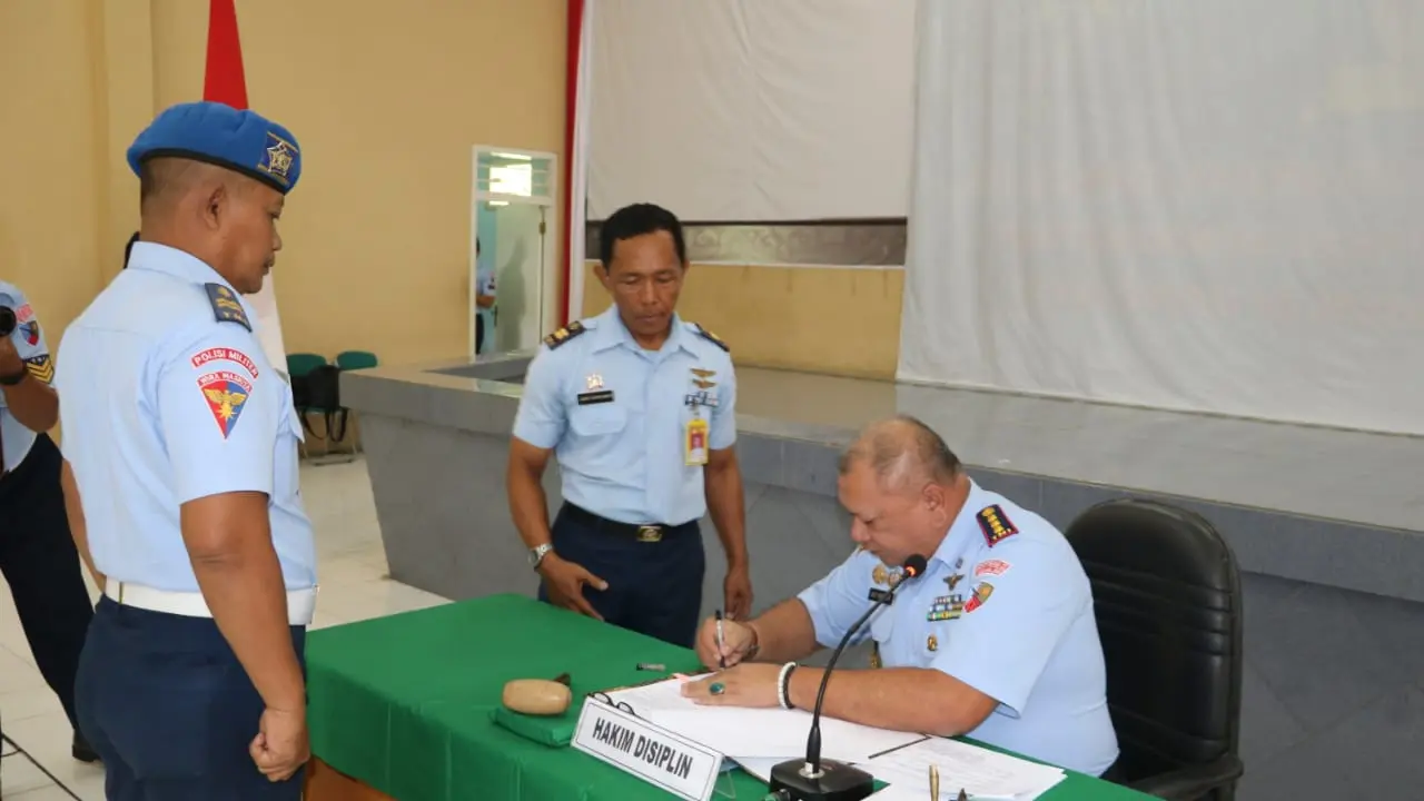 Anggota TNI AU