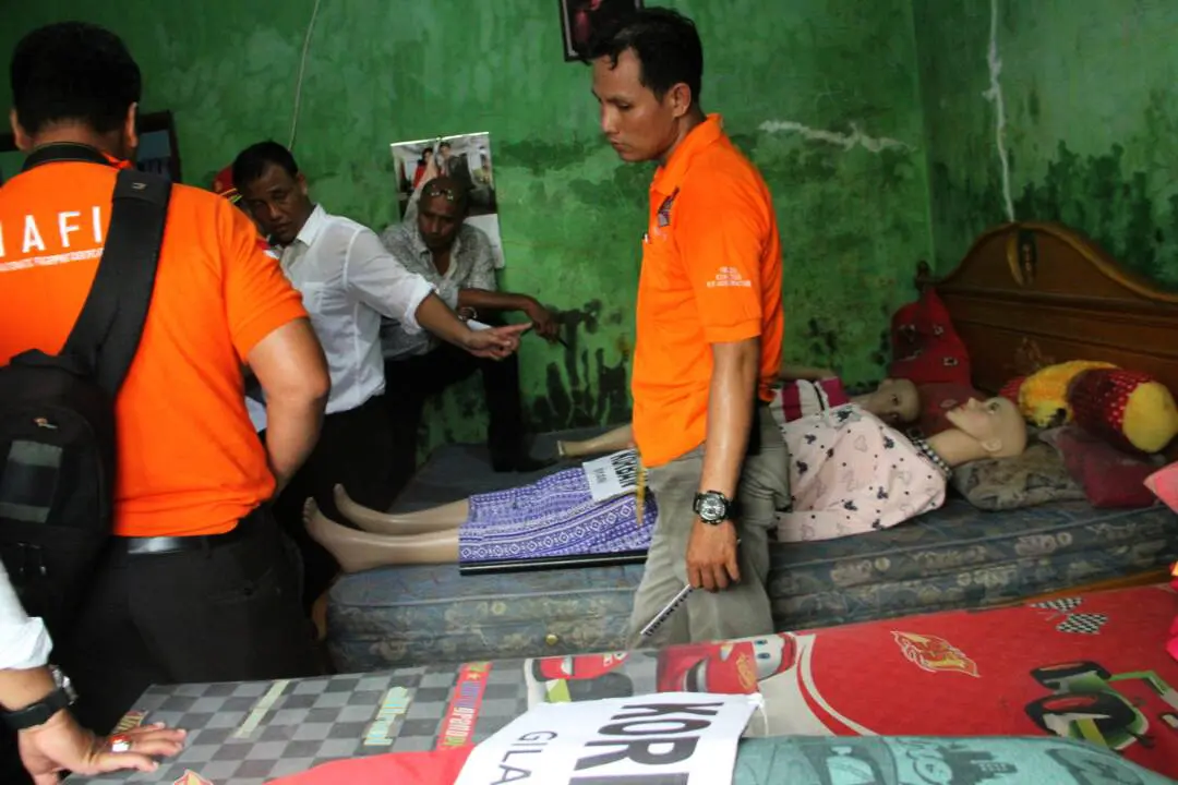 Polda Sumut menggelar rekonstruksi kasus pembunuhan satu keluarga di Medan. (Liputan6.com/Reza Efendi)