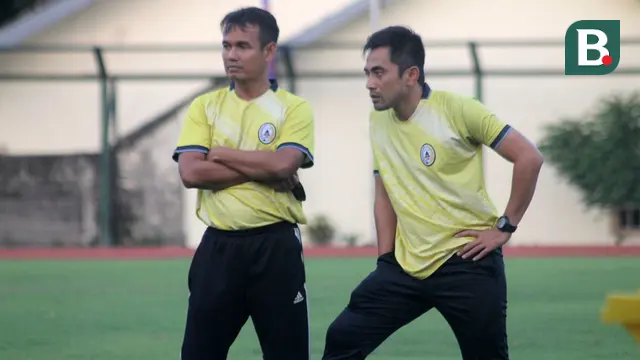 Komarudin dan Seto Nurdiyantoro (PSS Sleman)