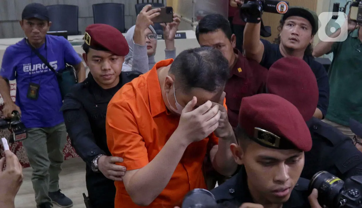 Buron tersebut dikenal dengan berinisial LQ alias JL (Joe Lin). LQ alias Joe Lin ditangkap berdasarkan red notice dan perintah penangkapan dari Shanghai Public Security. (Liputan6.com/Herman Zakharia)