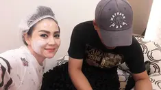 Artis Tessa Kaunang pose bareng sang kekasih, Rully, saat sedang perawatan wajah. Setelah bercerai dari Sandy Tumiwa, Tessa diketahui sudah menemukan tambatan hati baru. (Instagram/thessakaunangtuiit)