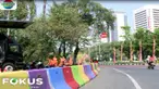 Namun, perubahan warna ini mengundang kontroversi dan sempat dianggap melanggar peraturan menteri perhubungan.