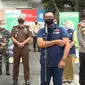 Gubernur Jawa Barat Ridwan Kamil memberikan keterangan kepada pers usai mendapatkan suntikan kedua sebagai relawan uji klinis vaksin Covid-19 Sinovac di Puskesmas Garuda, Kota Bandung, Senin (14/9/2020). (Liputan6.com/Huyogo Simbolon)