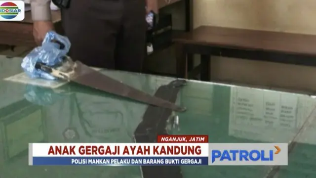 Seorang anak di Nganjuk, Jawa Timur, menggergaji kepala ayah kandung saat melerai pertengkaran ayah dan ibunya.