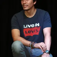 Peran baru di balik layar sebagai produser dilakukan Darius melalui film berjudul ‘Night Bus’. (Deki Prayoga/Bintang.com)