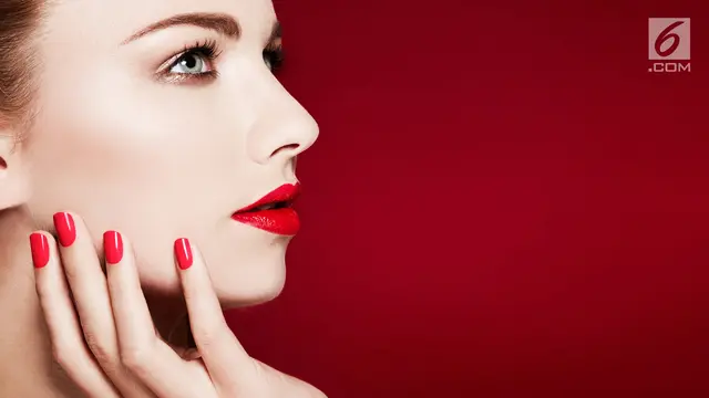 Kuteks atau cat kuku merah (iStockphoto)