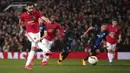 Gelandang Manchester United, Bruno Fernandes mencetak gol dari titik penalti saat bertanding melawan Club Brugge pada leg kedua 32 besar Liga Europa di Old Trafford, Inggris, Kamis, (27/2/2020). MU menang telak 5-0 atas Club Brugge. (AP Photo/Dave Thompson)