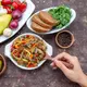 Menjalani pola makan rendah karbohidrat kini semakin populer, terutama bagi Sahabat Fimela yang ingin menjaga berat badan, menstabilkan gula darah, atau sekadar menjalani gaya hidup lebih sehat. (foto/dok: freepik/kamranaydinov)