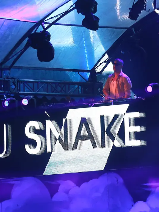 Hitsnya yang berjudul ‘Turn Down For What’ kolaborasinya bersama Lil Jon dan ‘Lean On’ yang merupakan kolaborasinya bersama duo kenamaan  Major Lazer dan MO berhasil menyihir para penikmat Electronic Dance Music (EDM). (Galih W. Satria/Bintang.com)