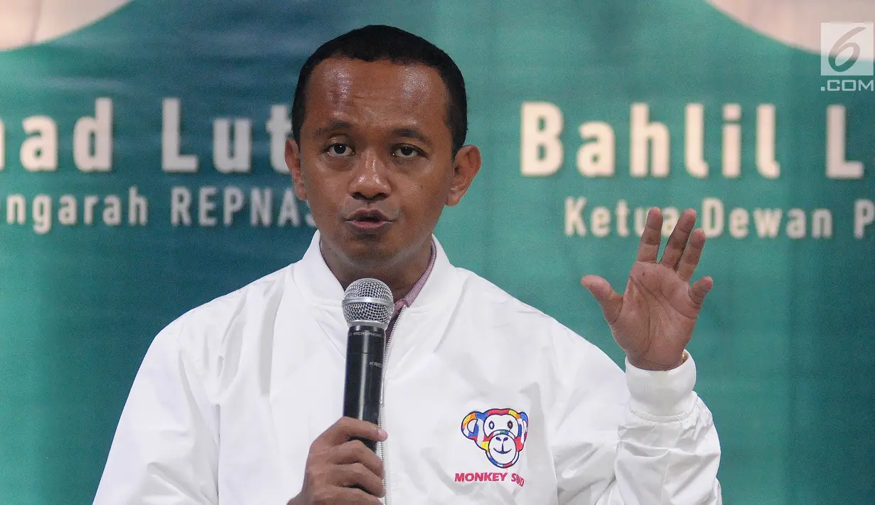 Ketua Dewan Pembina Repnas, Bahlil Lahadalia memberi sambutan pada acara syukuran menyambut kemenangan Jokowi-Ma'ruf Amin di Jakarta, Sabtu (20/4). Syukuran kemenangan digelar berdasarkan pantauan hitung cepat tim internal yang memenangkan pasangan nomor urut 01. (Liputan6.com/Herman Zakharia)