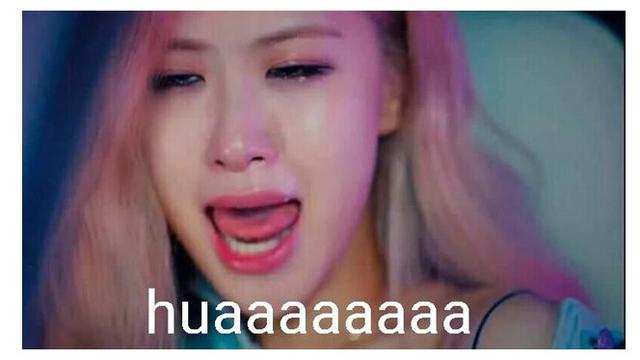 Foto menangis (Sumber: Twitter/@helldiyeah)