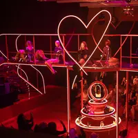 Menyusul kesuksesan The Loubi Show pertama, Christian Louboutin kembali menggelar pertunjukkan tarian untuk koleksi terbarunya, Spring/Summer 2023 ini. (Dok/Christian Louboutin).