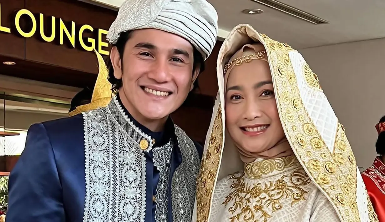 Dalam film tersebut, Desy Ratnasari akan beradu akting dengan Vino G Bastian. Pasalnya, aktris sekaligus politisi ini akan memerankan karakter Sitti Shafiah, yang merupakan ibu Hamka.
 (Liputan6.com/IG/@desyratnasariterdepan)