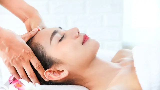 Ilustrasi memijat rambut