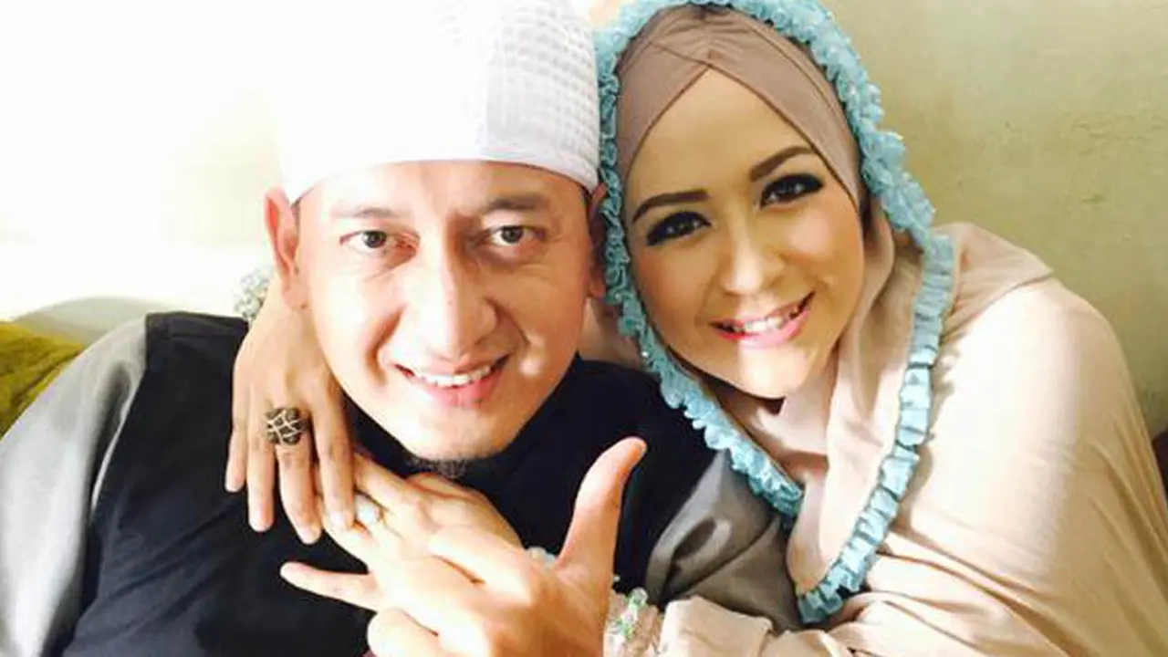 Ustaz Zacky Mirza dan istri, Shinta Tanjung