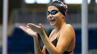 Yusra Mardini tertawa saat latihan jelang Olimpiade 2016 di Rio De Janeiro, Brasil (1/8). Yusra Mardini merupakan satu dari sepuluh atlet di seluruh dunia yang terpilih untuk mewakili Tim Pengungsi. (REUTERS/Michael Dalder)