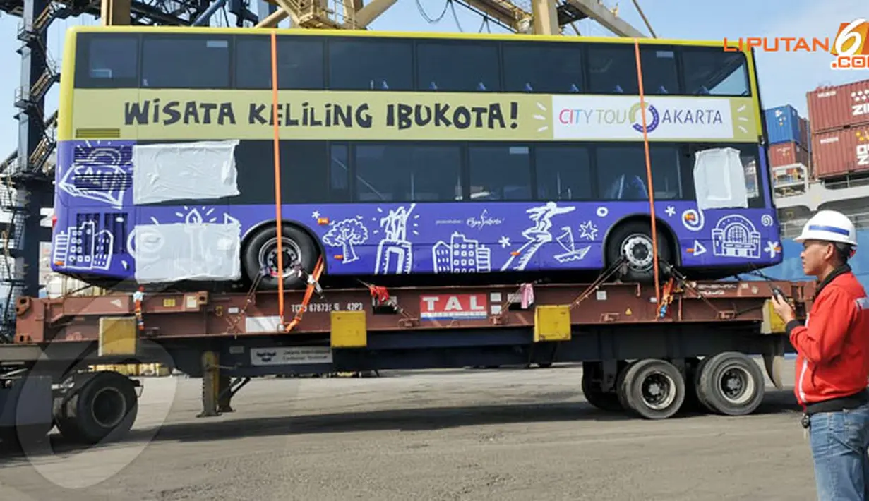 Bus tingkat yang dipesan dari Cina ini juga akan melalui uji coba sebelum resmi digunakan. Di tahun ini Pemprov menargetkan 15-20 unit (Liputan6.com/Johan Tallo)