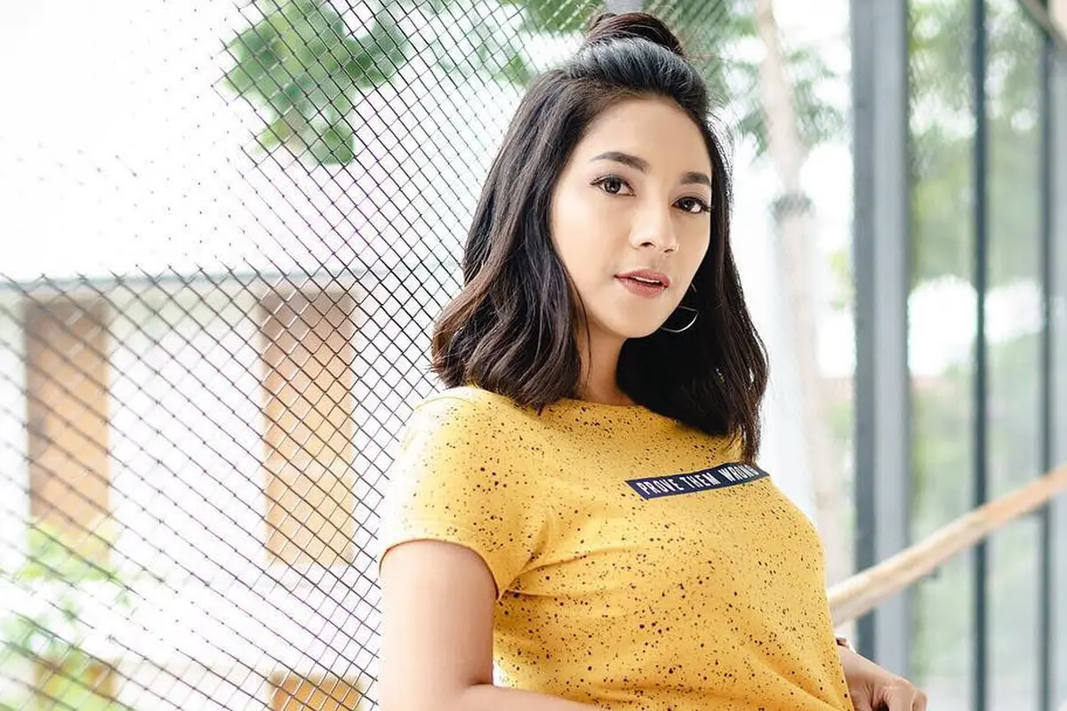 [Fimela] Dinda Kirana