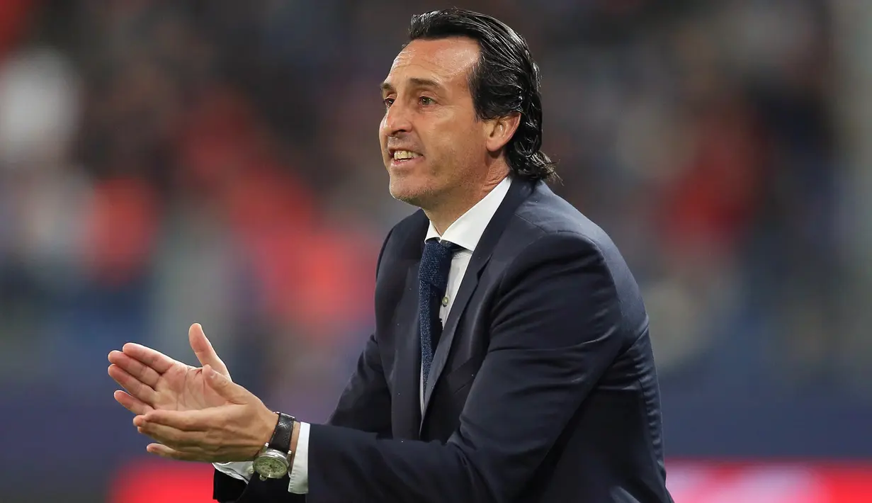 Unai Emery mengintruksikan pemainnya saat pertandingan ntara Caen dan Paris Saint-Germain di stadion Michel d'Ornano di Caen, Prancis barat 19 Mei 2018. Unai Emery lahir pada 3 November 1971 di Hondarribia, Spanyol. (AP Photo/David Vincent)