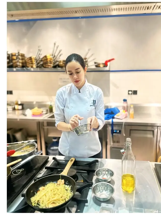 5 Potret Aura Kasih Masak Ala Chef, Hasil Masakan Menggiurkan