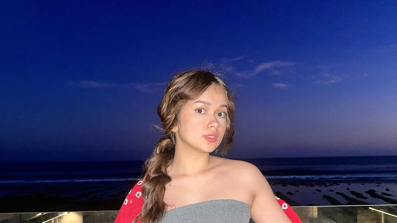 Link video mirip Rebecca Klopper dicari netizen, Ini 6 gaya liburan pacar Fadly Faisal (Foto: Instagram rklopperr)