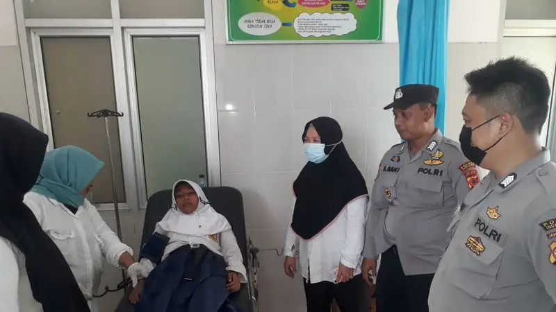 Belasan Siswa SMP Alami Keracunan Massal Usai Konsumsi Makanan