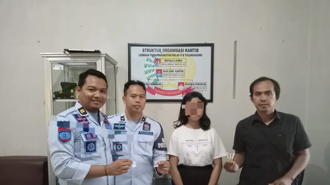 NS kedapatan menyelundupkan sabu dalam rokok ke Lapas Tulungagung. (Istimewa)