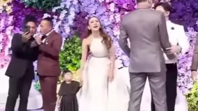 Ameena di pernikahan Mahalini (Instagram/mood.hits.official)