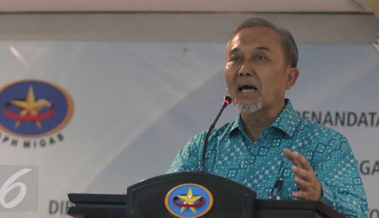Dirjen Perlindungan ‎Konsumen dan Tertib Niaga Kemendag Widodo berpidato di Jakarta,  (16/2). BPH Migas dan Kemendag menandatangani nota kesepahaman kerja sama pengawasan alat ukur, takar, timbang untuk bahan bakar minyak. (Liputan6.com/Angga Yuniar)