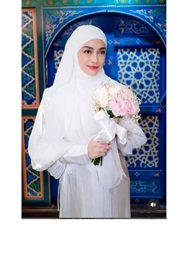 8 Potret Celine Evangelista Tampil Berhijab, Akui Nyaman