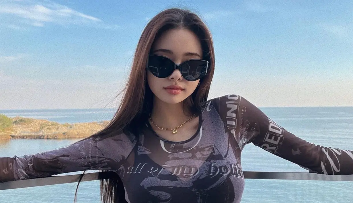 Selain sering unggah kegiatannya tentang produk kecantikan, Song Jia juga merupakan seorang kolektor parfum. Ia bahkan memiliki video yang didedikasikan untuk koleksinya itu. (Liputan6.com/IG/@dear.zia)