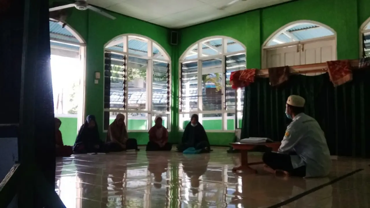 Mualaf Mentawai Pelajari Tips Puasa Berkualitas Bersama Dai BAZNAS.