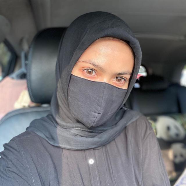 6 Potret Indah Indriana 'Istri Kedua' Pakai Hijab, Tampil Menawan