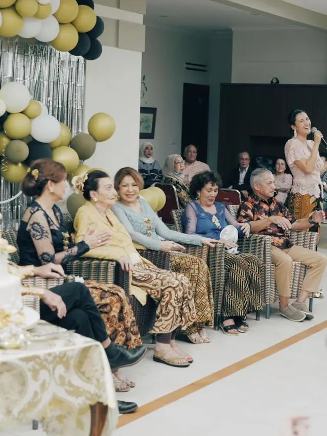 7 Potret Sharena Delon Rayakan Ulang Tahun Sang Nenek yang ke-100, Meriah Banget