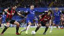 Gelandang Chelsea, Eden Hazard, berusaha melewati pemain Bournemouth pada laga Piala Liga Inggris di Stadion Stamford Bridge, Kamis (20/12). Chelsea menang 1-0 atas Bournemouth. (AP/Alastair Grant)