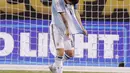 Penyerang Argentina, Lionel Messi tertunduk lesu usai gagal melakukan tendangan penalti pada Final Copa America 2016 di MetLife Stadium, AS, Senin (27/6). Chile menang atas Argentina lewat adu penalti dengan skor 4-2. (Adam Hunger-USA TODAY Sports)