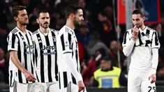 Juventus secara mengejutkan takluk dari tim peringkat ke-19 Genoa pada giornata ke-36 Serie A di Stadion Luigi Ferraris, Sabtu (7/5/2022). Skuad Nyonya Tua dipermalukan Genoa dengan skor 1-2. (AFP/Marco Bertorello)
