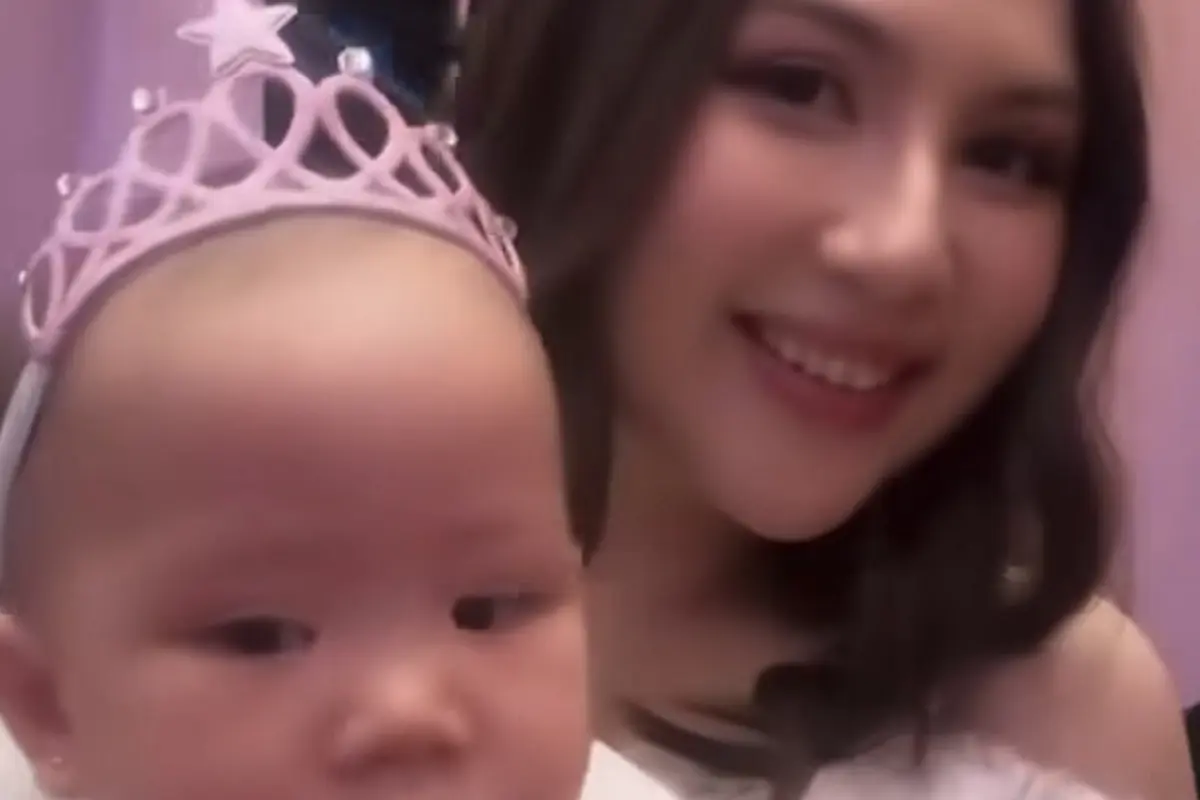 Gaya Serasi Jessica Mila dan Putrinya Cosplay Jadi Princess
