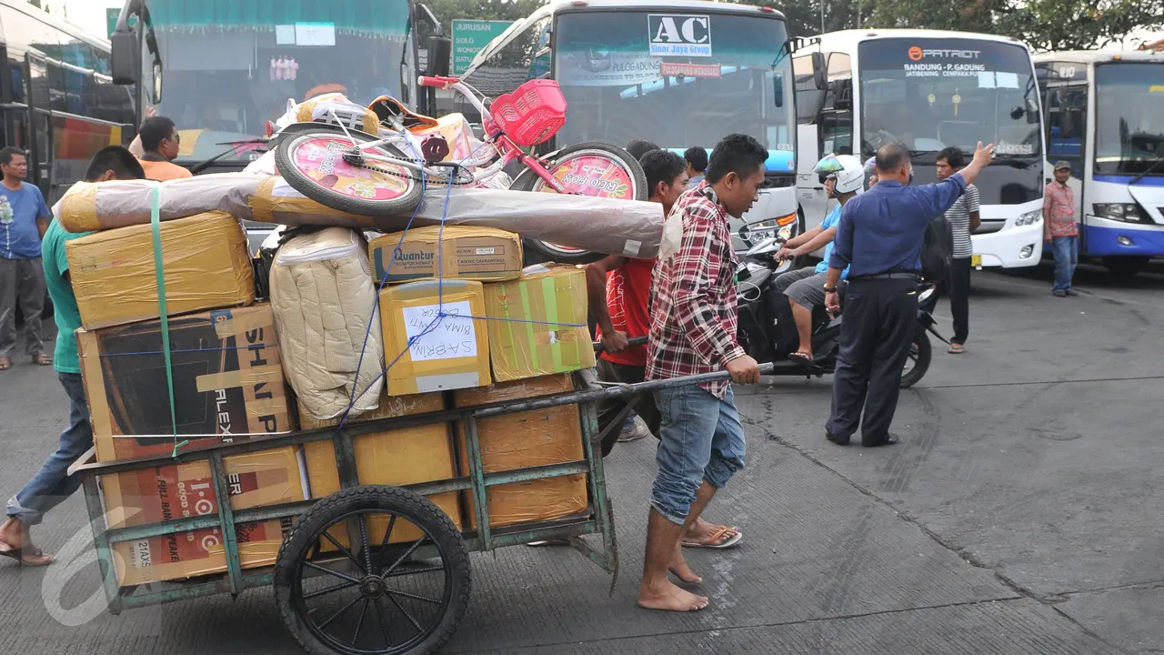 20150710-Mudik H-6 Lebaran, Begini Suasana Terminal Pulogadung-Jakarta 2