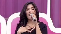 Chynthia membawakan lagu Bola Api dalam acara Inbox SCTV (28/02/2014)