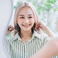 ilustrasi memakai kalung/TimeImage Production/Shutterstock