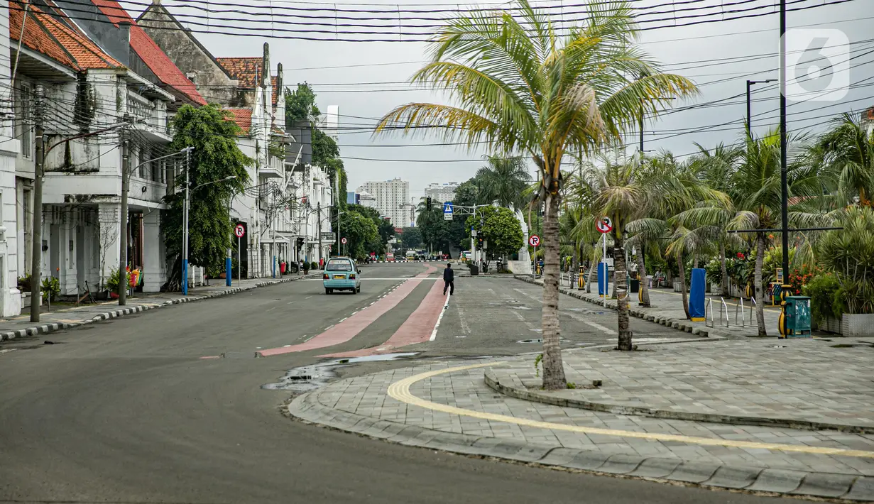Suasana kawasan rendah emisi Kota Tua, Jakarta, Rabu (17/2/2021). Kualitas udara di kawasan Kota Tua Jakarta membaik setelah kebijakan Low Emission Zone (LEZ) atau Zona Emisi Rendah diberlakukan sejak 8 Februari 2021. (Liputan6.com/Faizal Fanani)